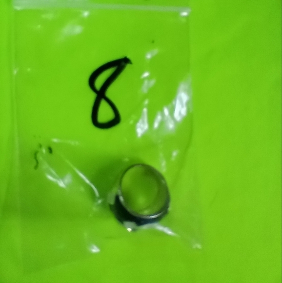 Silvertone flower 🌸 floral white black large ring size 8 - Picture 2 of 5